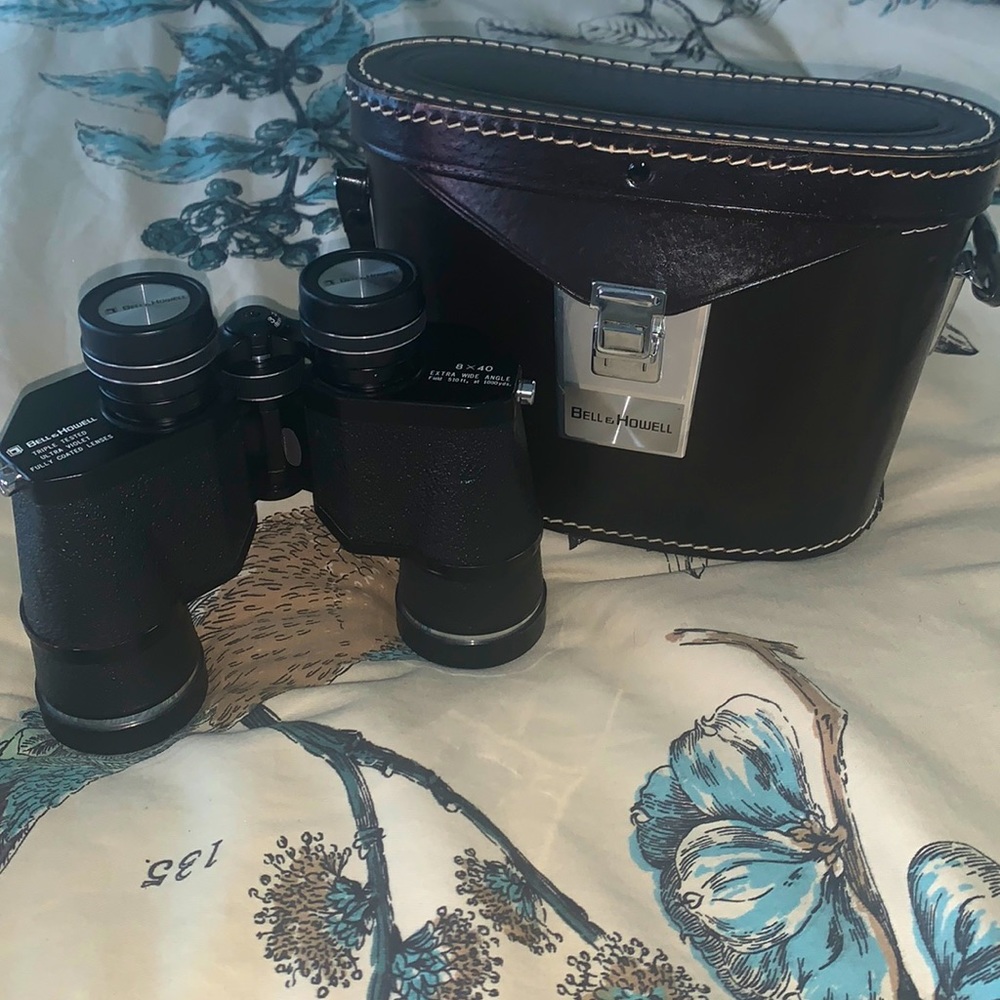 Vintage binoculars by Bell & Howell w/carrying case